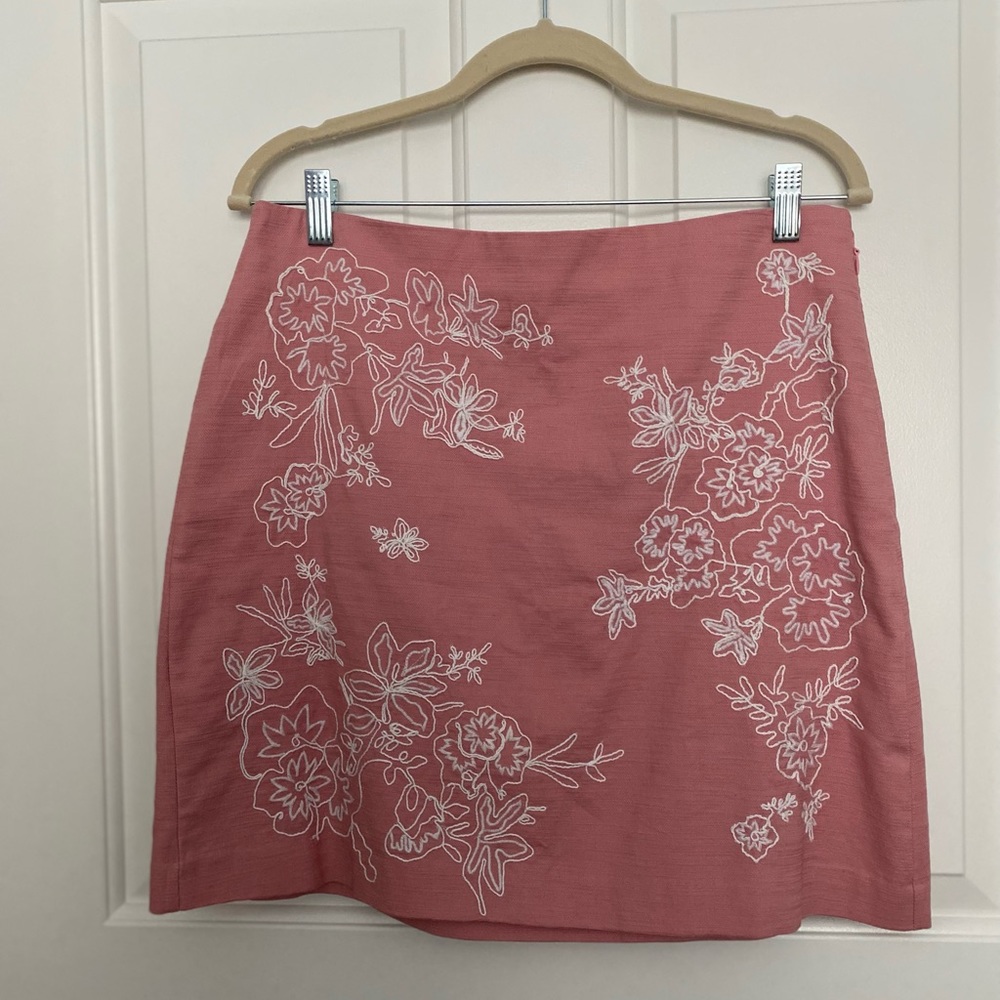 LOFT skirt with white embroidery